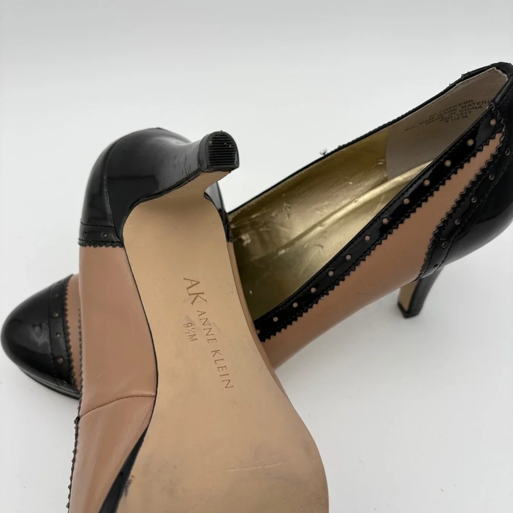 AK Anne Klein Women‎ Tan Black Cap Toe Brogue Heel Pumps Shoes Size 9.5M